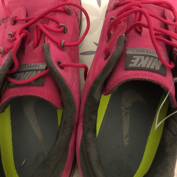 Nike Sneaker - Picture 2 of 8